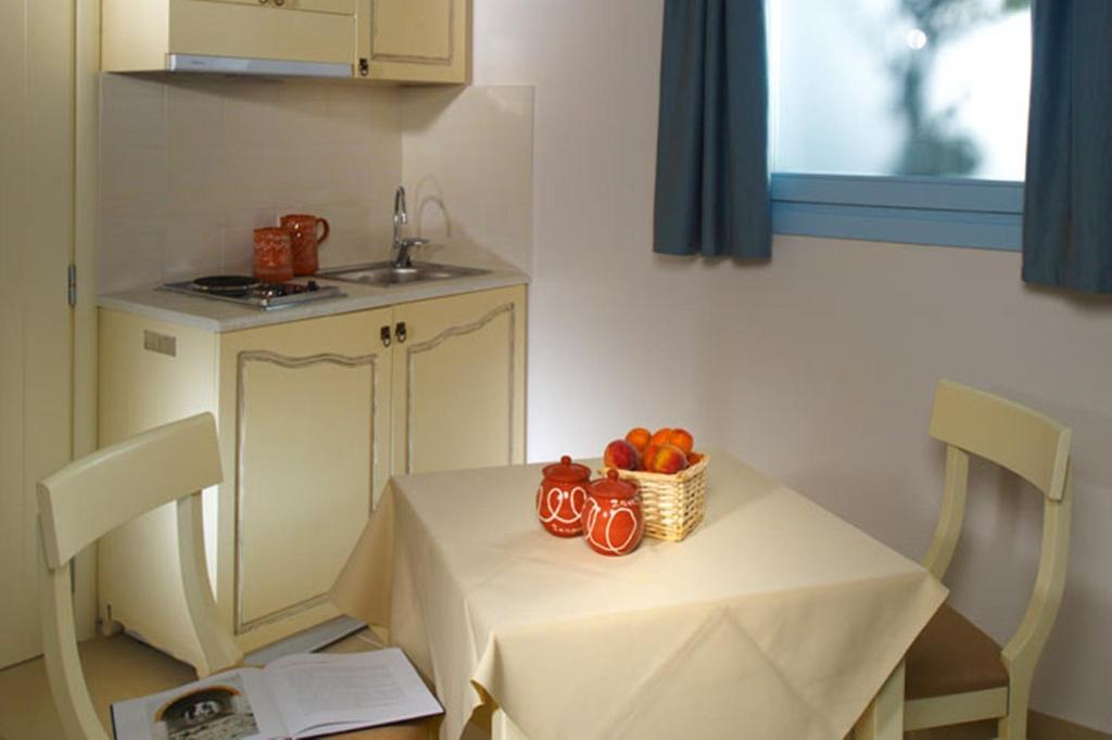 Perigiali Hotel Estudios&Apartamentos Skyros Habitación foto